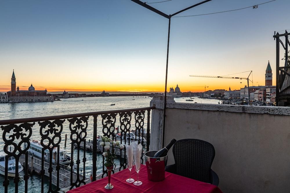 Hotel A Tribute To Music Residenza Venecia Exterior foto